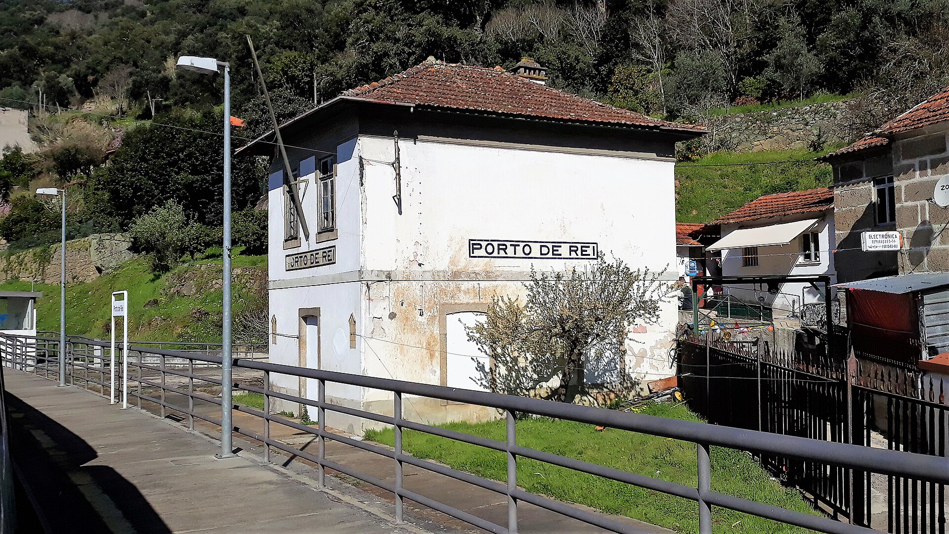 Imagem de referência de Apeadeiro de Porto Rei, descrito nos dados abertos como apeadeiro em Portugal