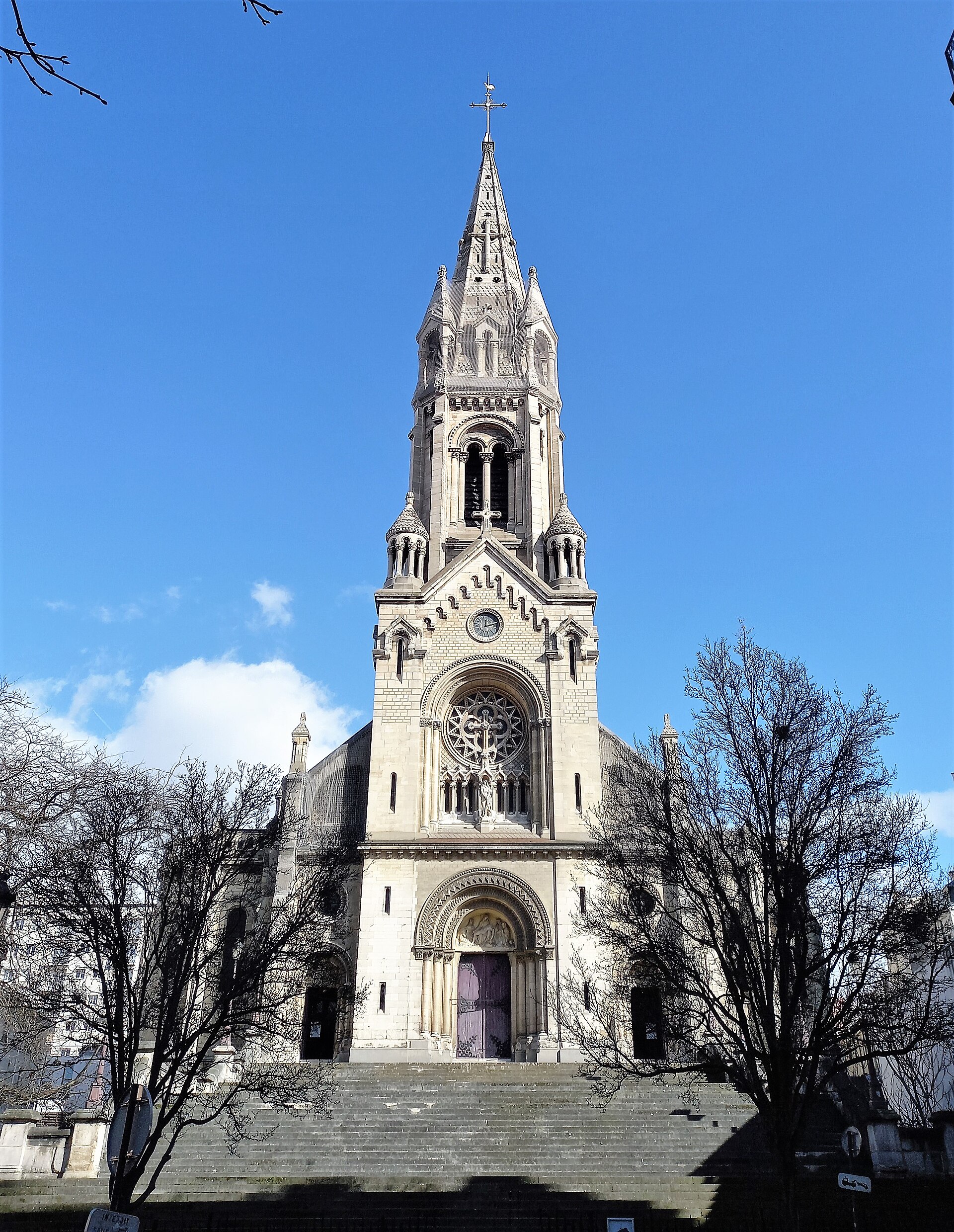 Imagem de referência de Notre-Dame-de-la-Croix de Ménilmontant, descrito nos dados abertos como igreja em França