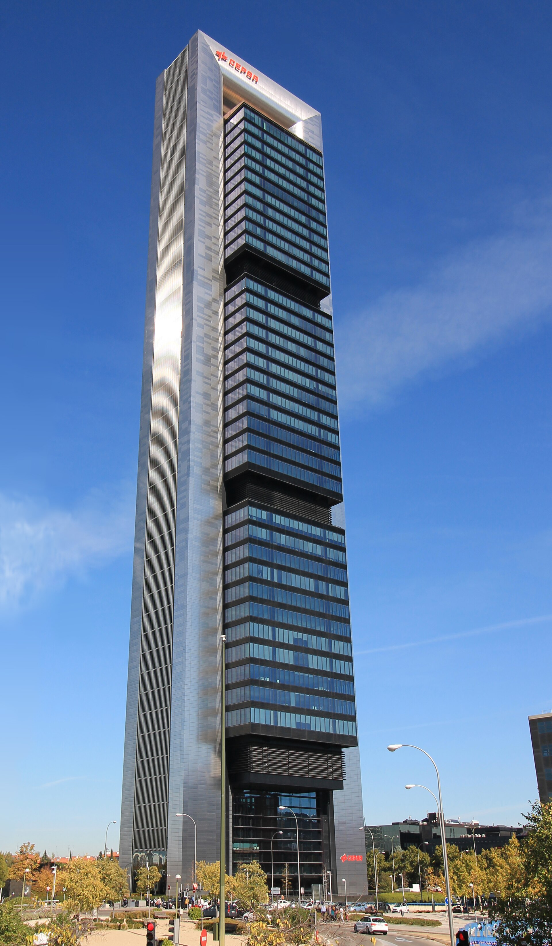 Imagem de referência de Torre Moeve, descrito nos dados abertos como torre excepcional no norte de Madrid