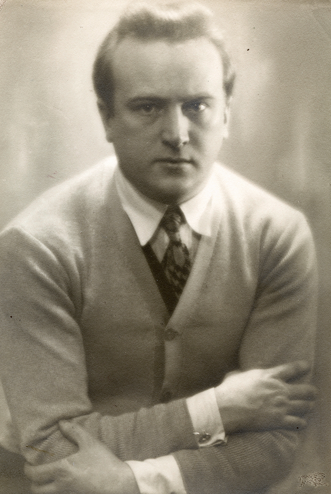 Imagem de referência de Gösta Diehl, descrito nos dados abertos como pintor finlandês