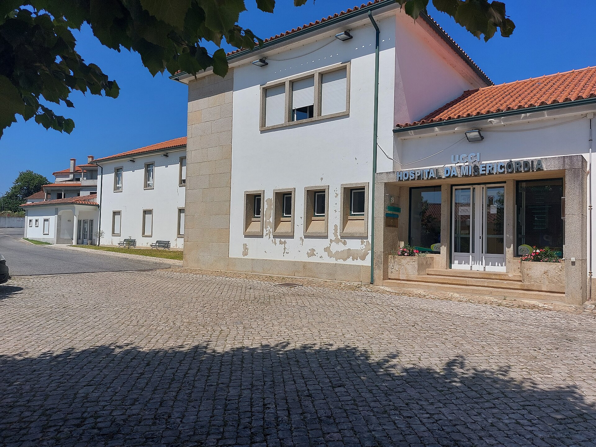 Imagem de referência de Hospital da Santa Casa da Misericórdia de Figueiró dos Vinhos, descrito nos dados abertos como hospital da Misericórdia edificado em 1953 em Figueiró dos Vinhos