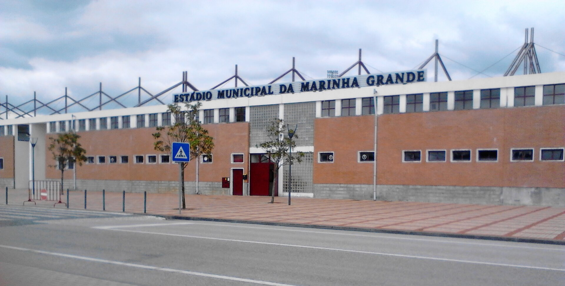 Imagem de referência de Estádio Municipal da Marinha Grande, descrito nos dados abertos como estádio na Marinha Grande
