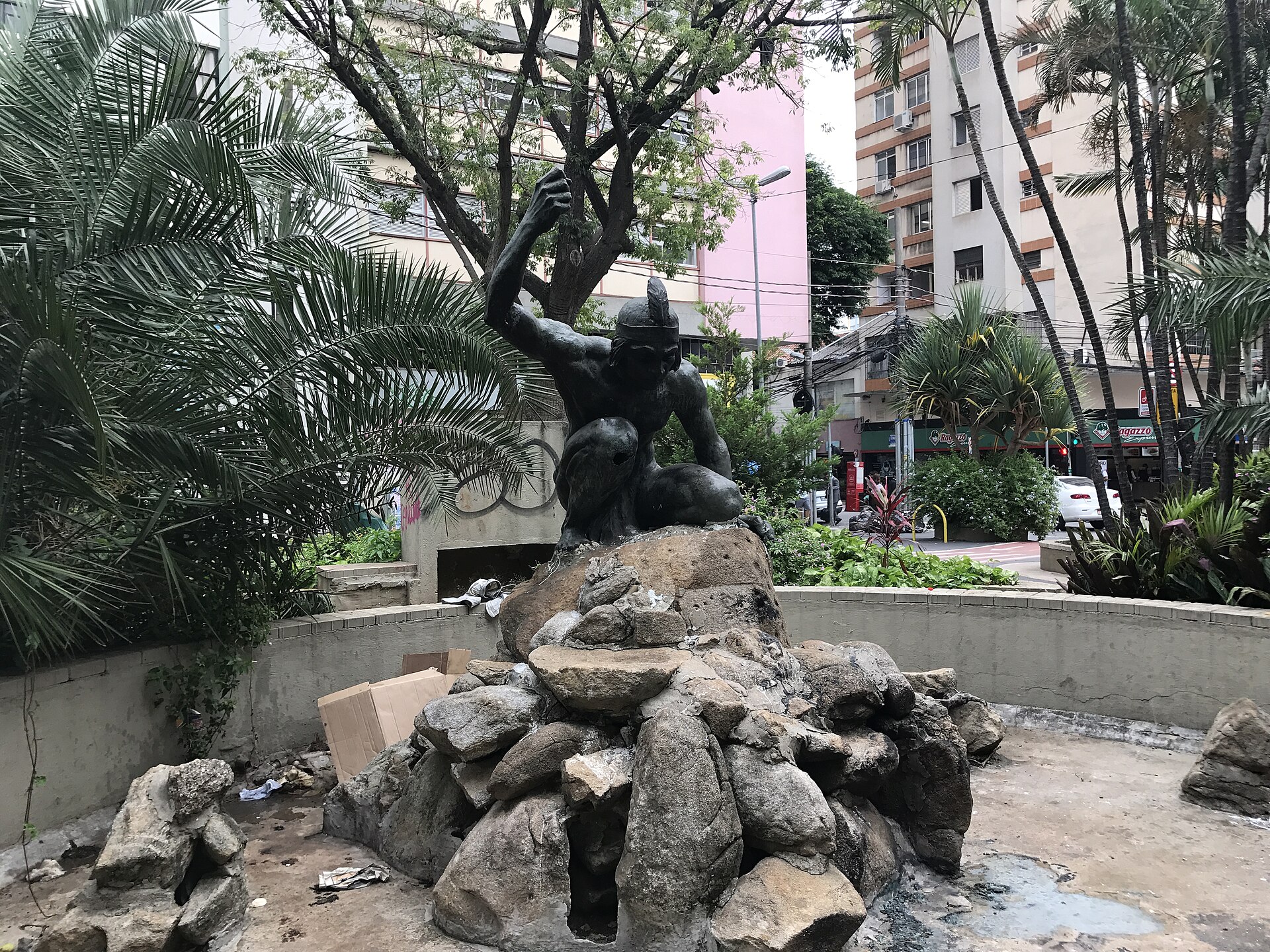 Imagem de referência relacionada a Índio pescador, item descrito como monumento em São Paulo