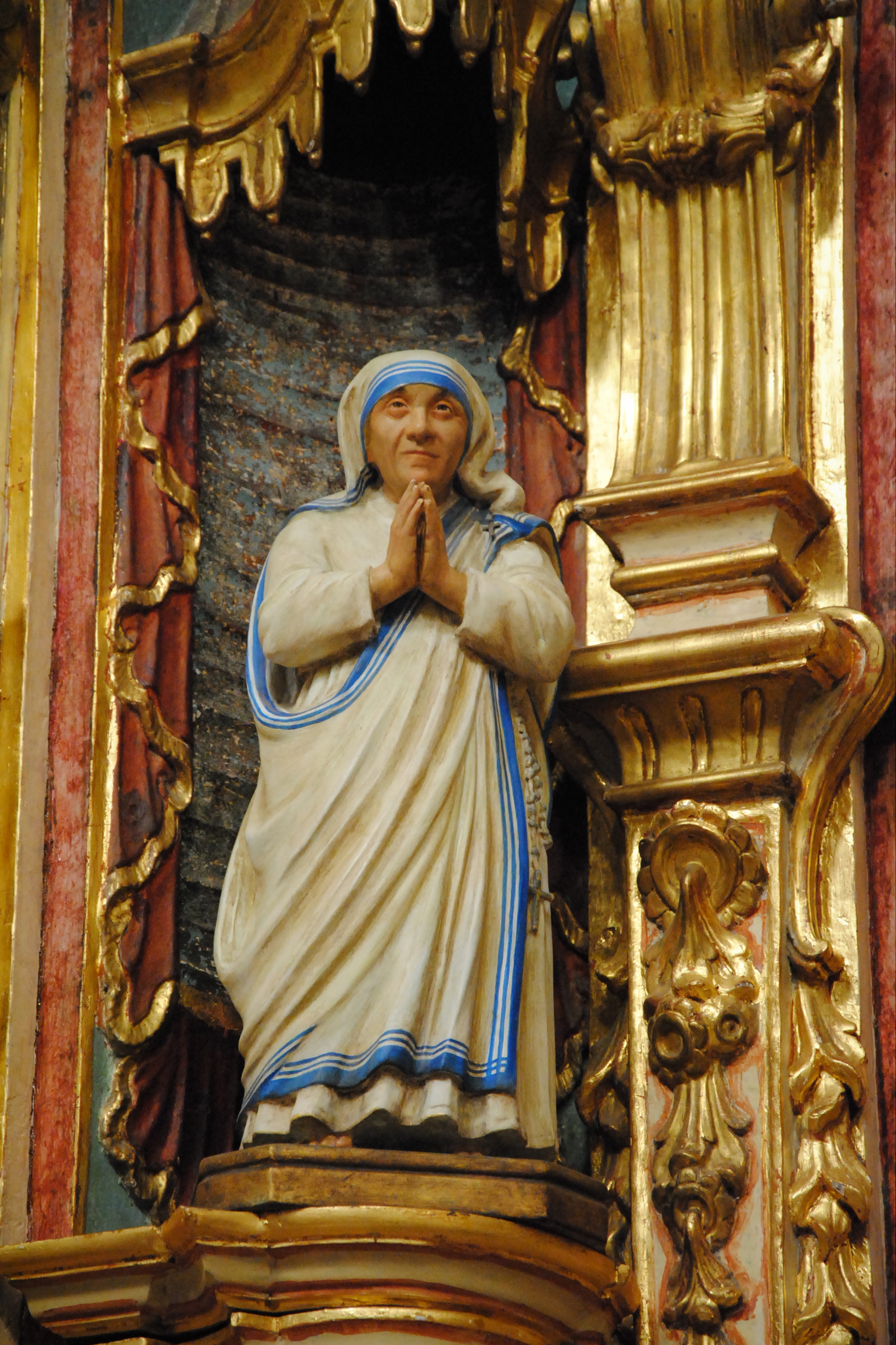 Imagem de referência de Madre Teresa de Calcutá, descrito nos dados abertos como santa da Igreja Católica