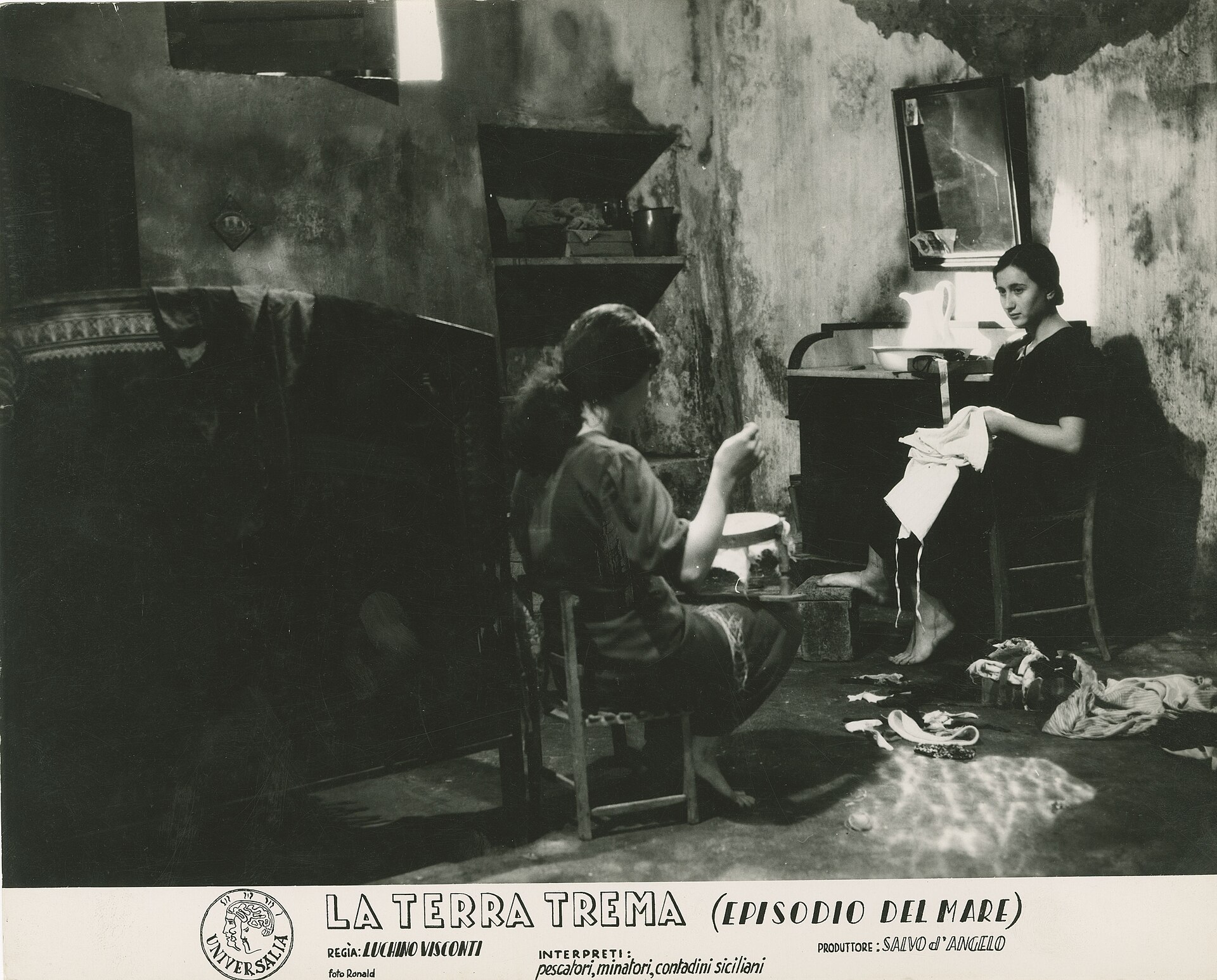 Imagem de referência de La terra trema, descrito nos dados abertos como filme de 1948 dirigido por Luchino Visconti, Franco Zeffirelli e Francesco Rosi