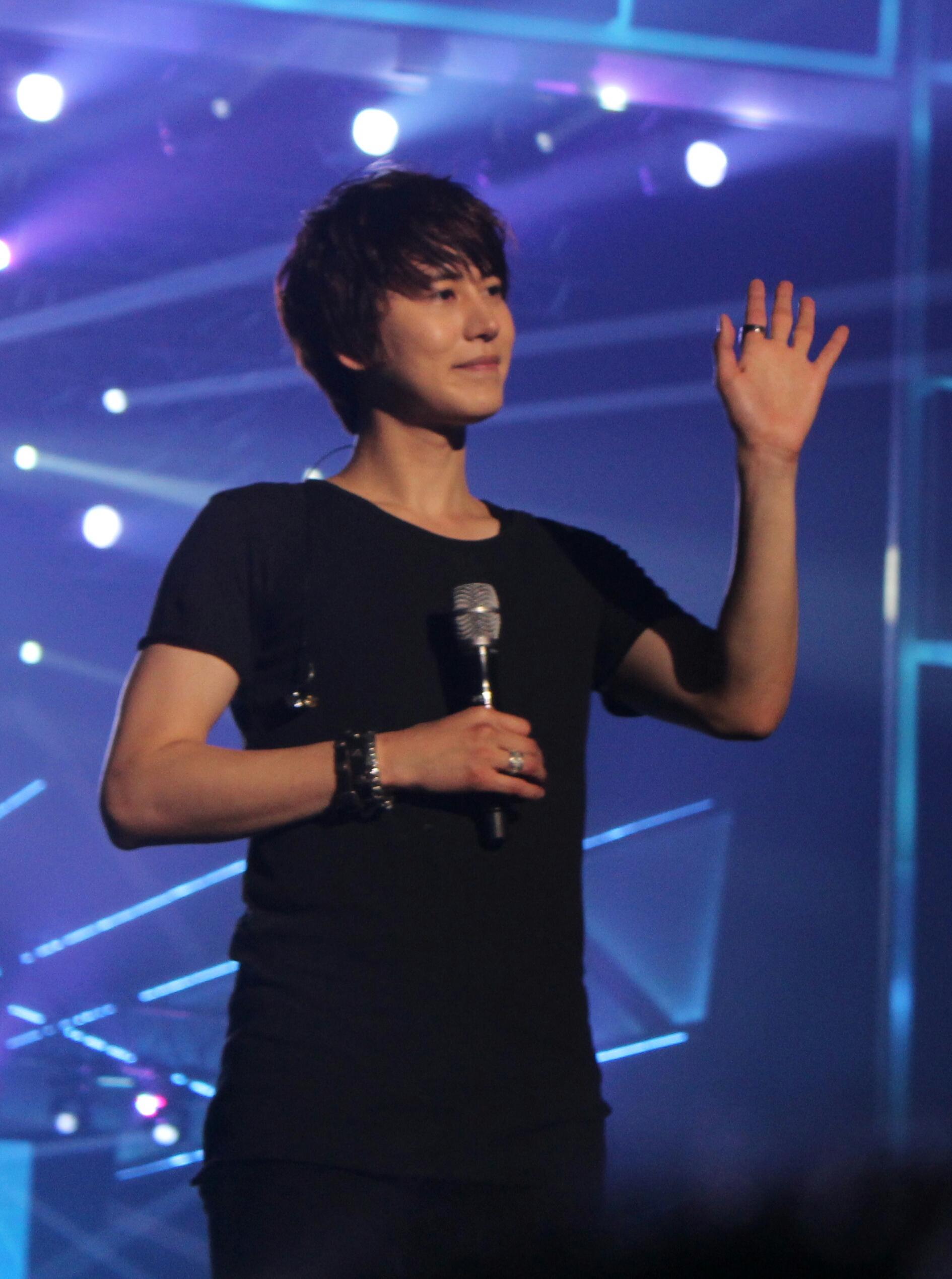 Imagem de referência de Kyuhyun, descrito nos dados abertos como cantor e ator sul-coreano
