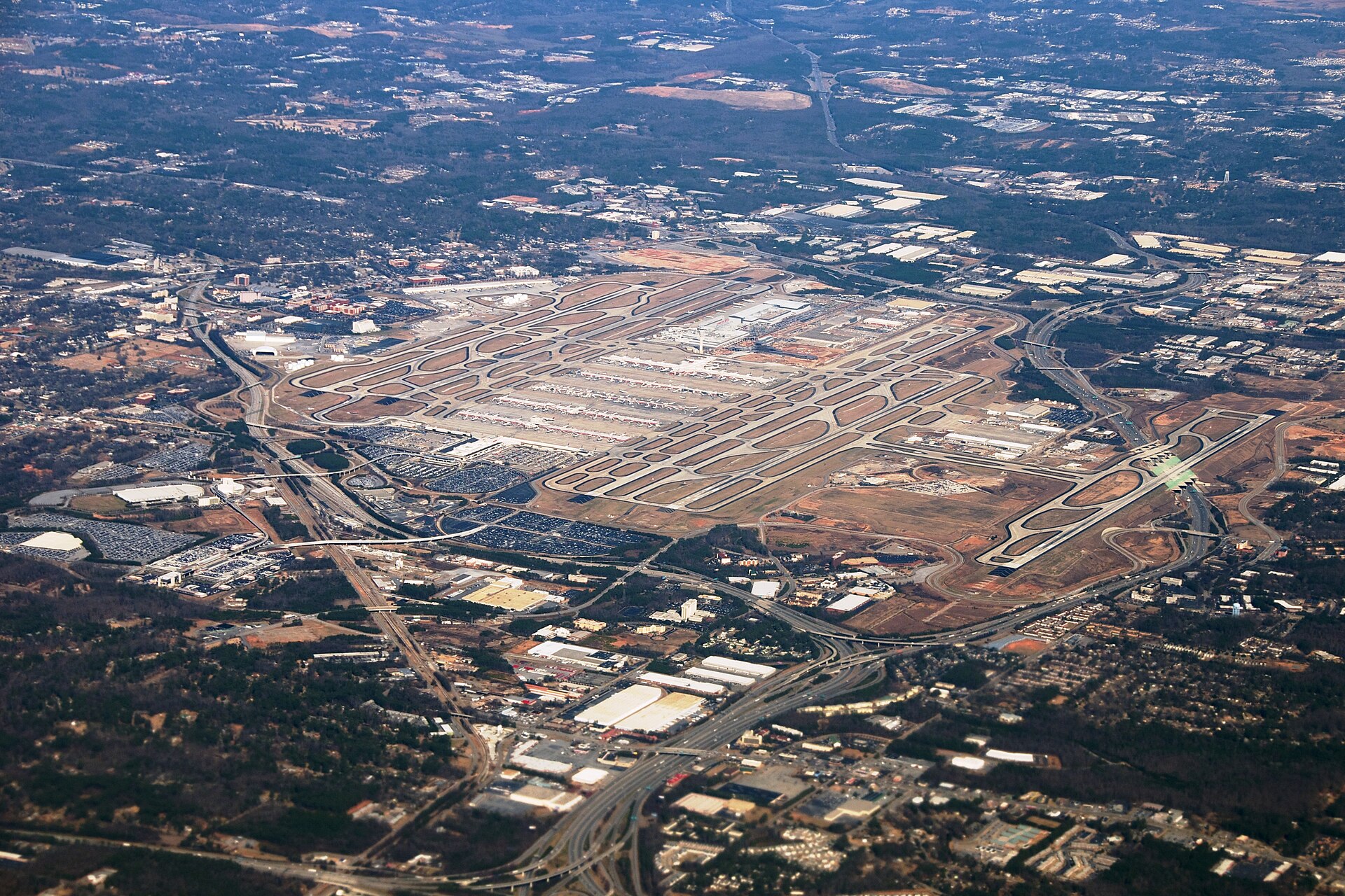 Imagem de referência de Aeroporto Internacional de Atlanta Hartsfield-Jackson, descrito nos dados abertos como principal aeroporto em Atlanta, Geórgia, Estados Unidos
