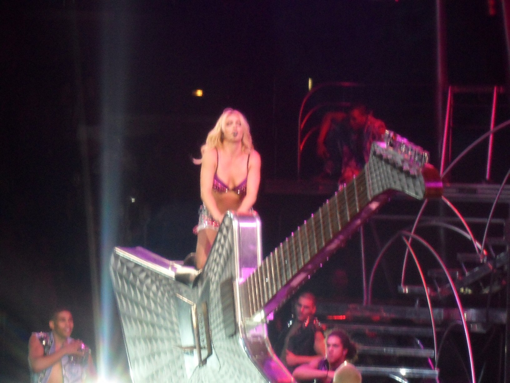Imagem de referência de Femme Fatale Tour, descrito nos dados abertos como turnê mundial de Britney Spears