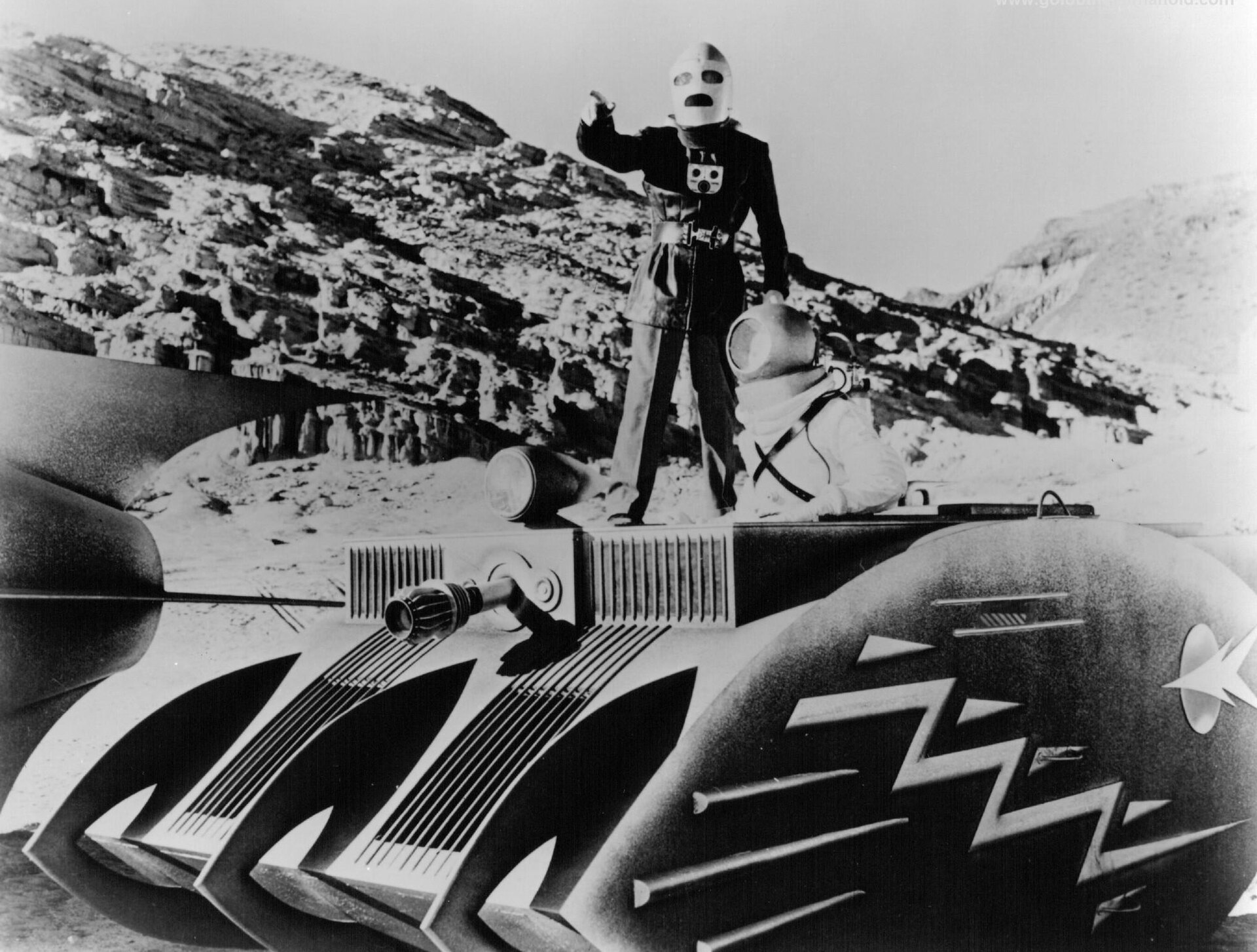 Imagem de referência de Radar Men from the Moon, descrito nos dados abertos como filme de 1952 dirigido por Fred C. Brannon