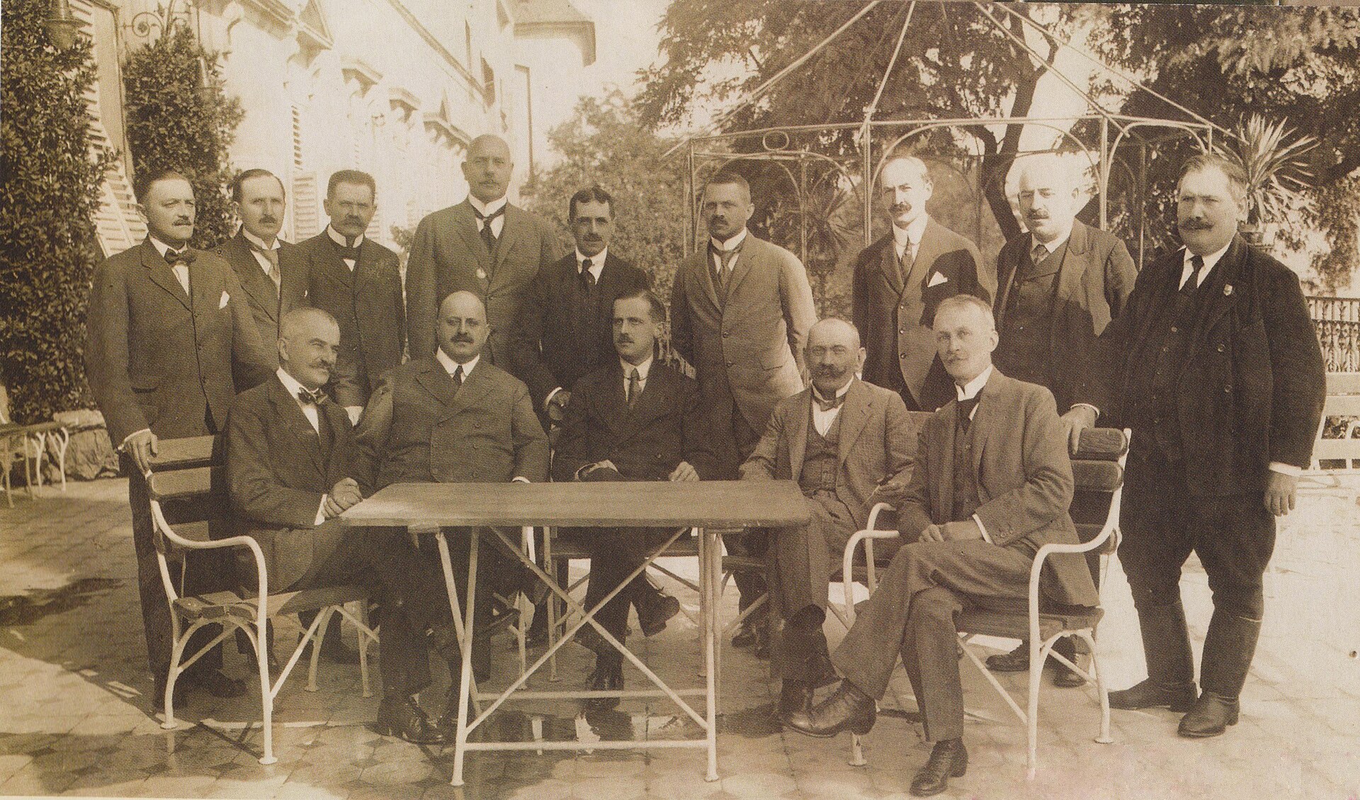 Imagem de referência relacionada a András Csilléry, item descrito como político húngaro (1883-1964)