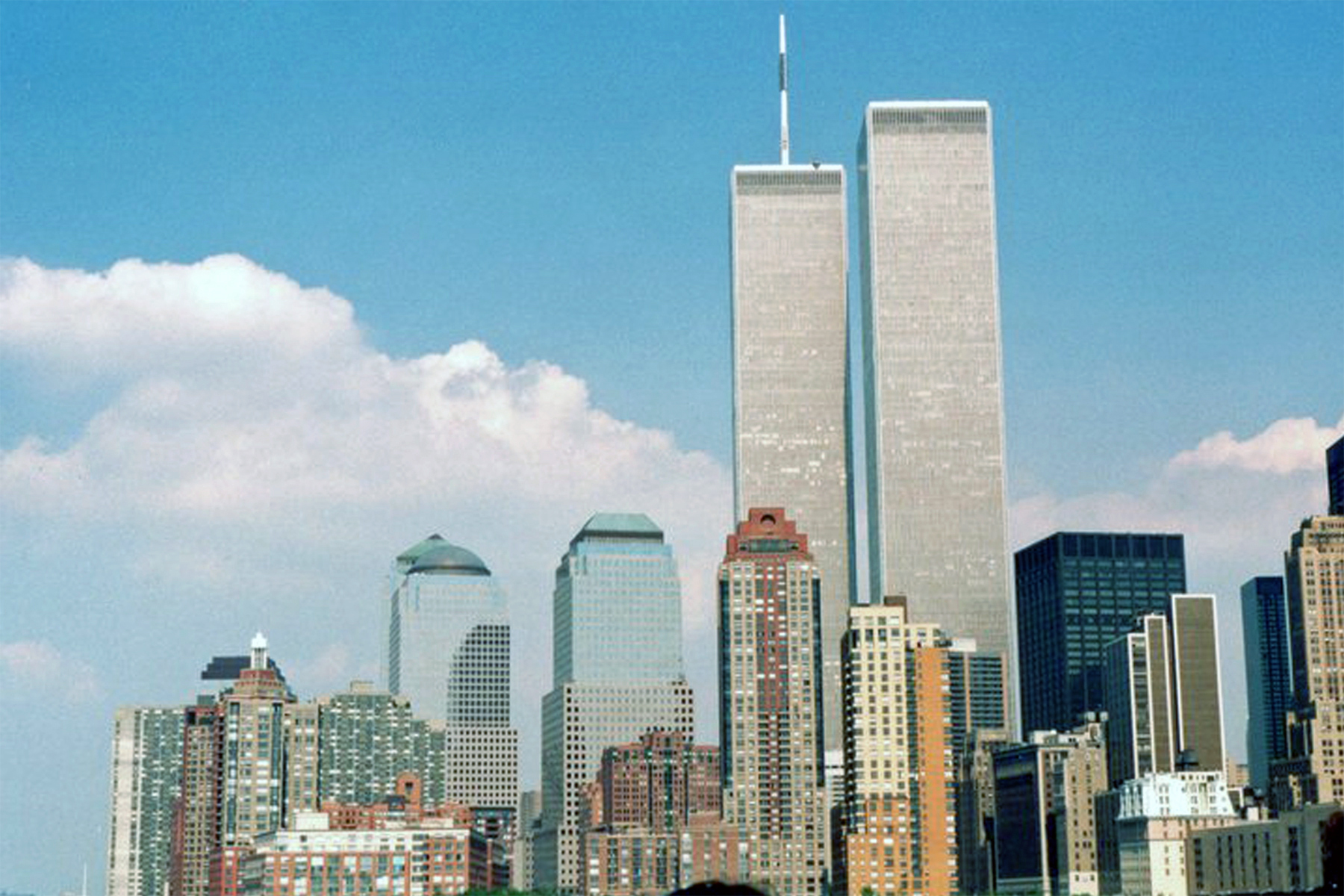 Imagem de referência de World Trade Center, descrito nos dados abertos como antigo complexo de arranha-céus em Manhattan, Nova Iorque