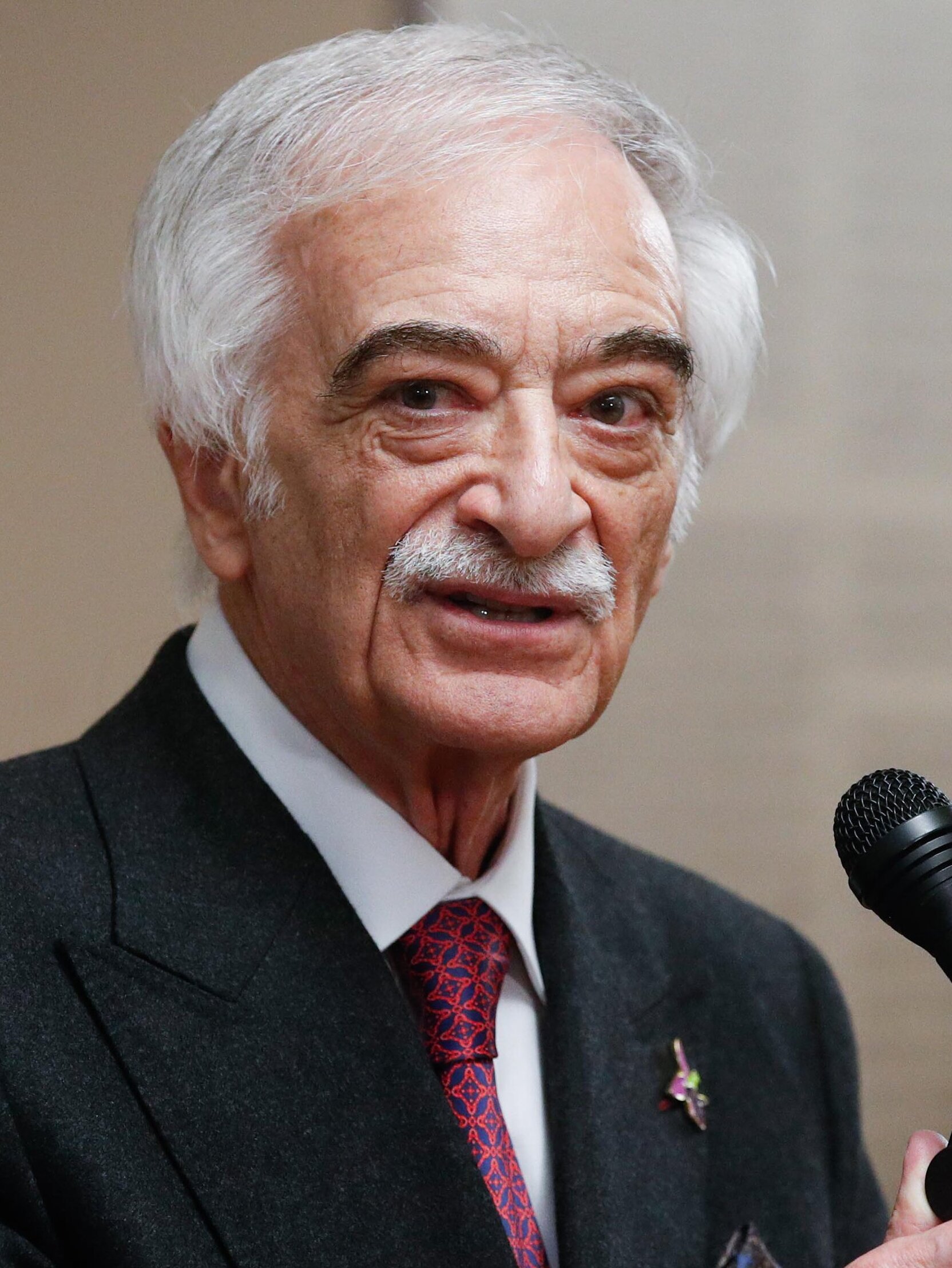 Imagem de referência de Polad Bülbüloğlu, descrito nos dados abertos como cantor, União Soviética