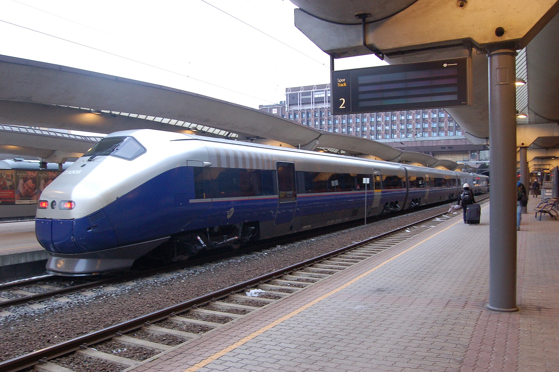 Imagem de referência de Estação Central de Oslo, descrito nos dados abertos como principal estação ferroviária na Noruega
