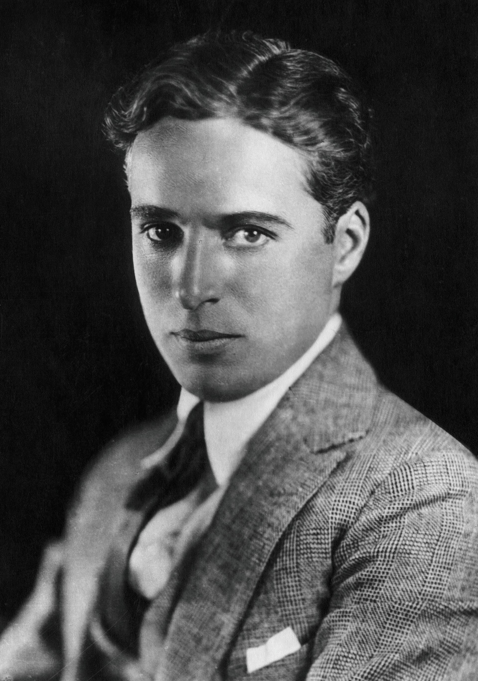 Imagem de referência de Charlie Chaplin, descrito nos dados abertos como ator cômico e cineasta inglês (1889–1977)