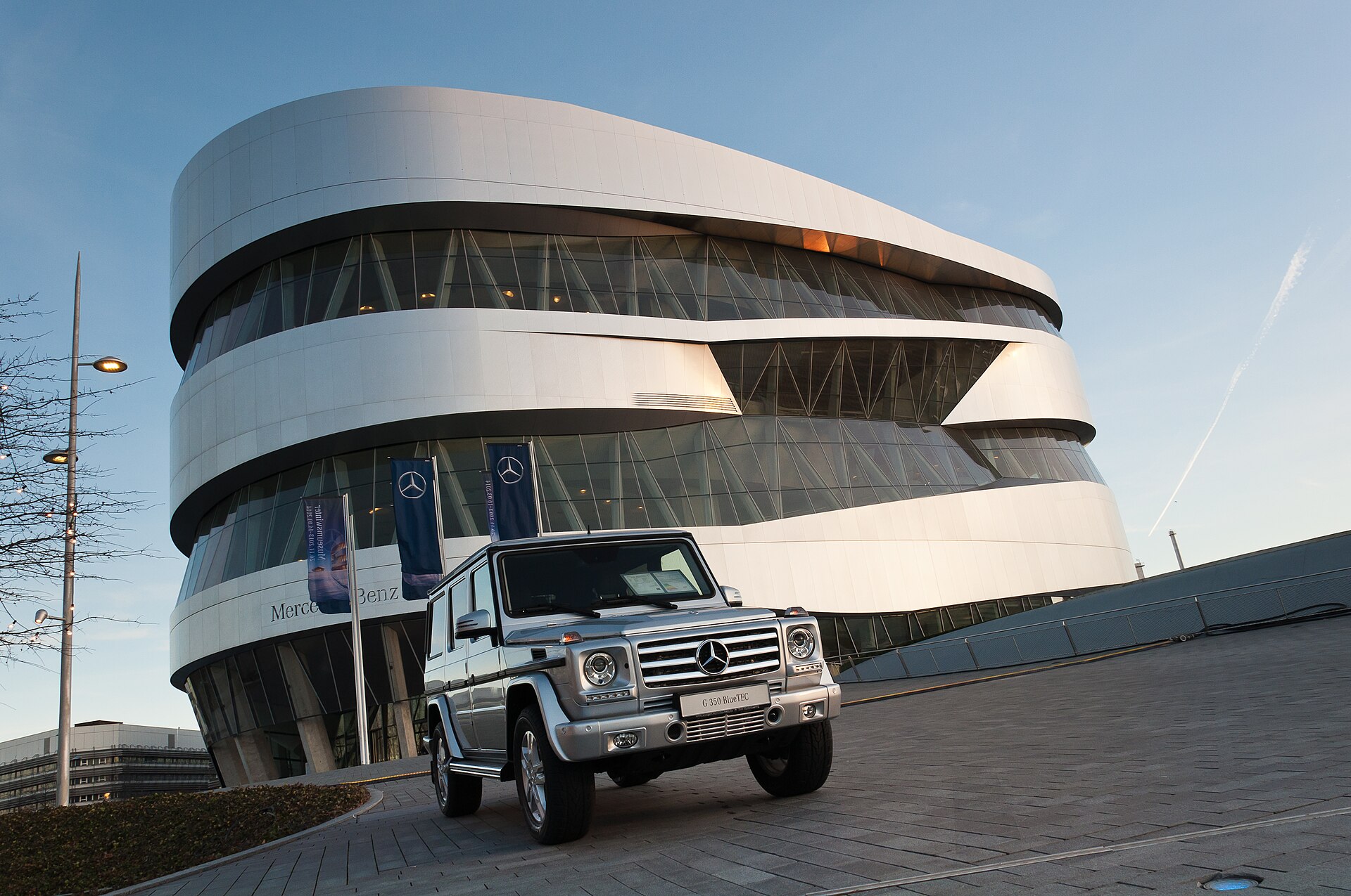 Imagem de referência relacionada a Mercedes-Benz, item descrito como empresa automobilística da Alemanha