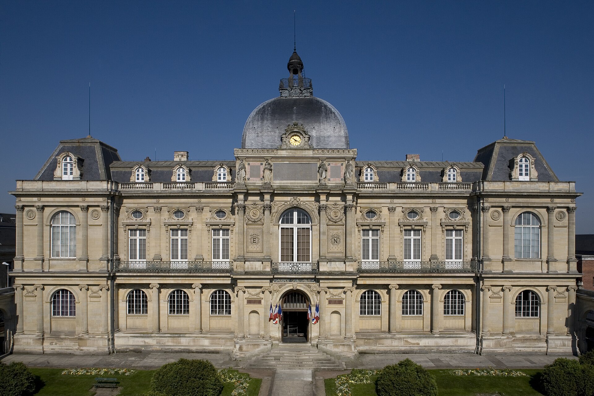 Imagem de referência de Musée de Picardie, descrito nos dados abertos como museu em Amiens, França