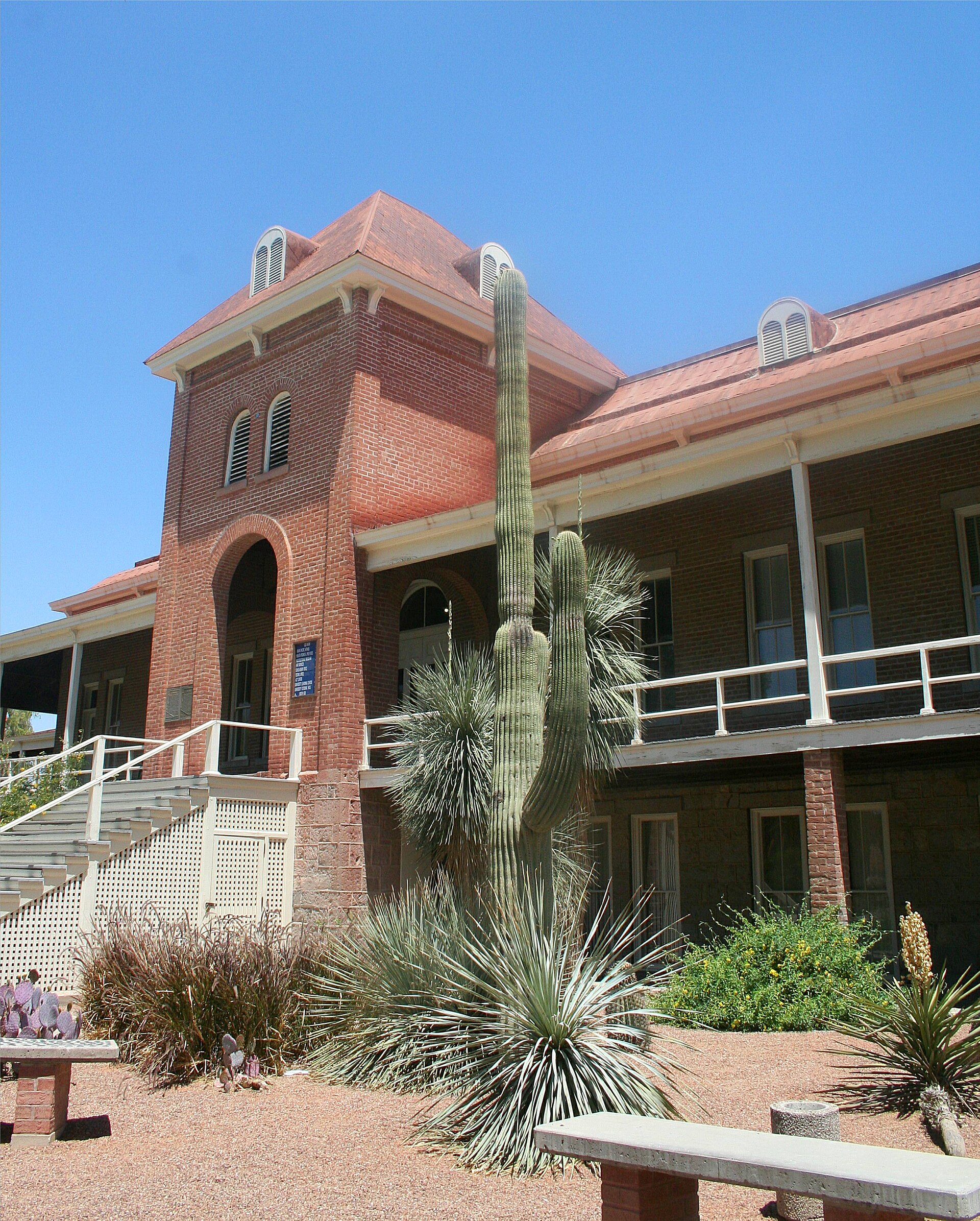 Imagem de referência de In Old Arizona, descrito nos dados abertos como filme de 1928 dirigido por Irving Cummings e Raoul Walsh