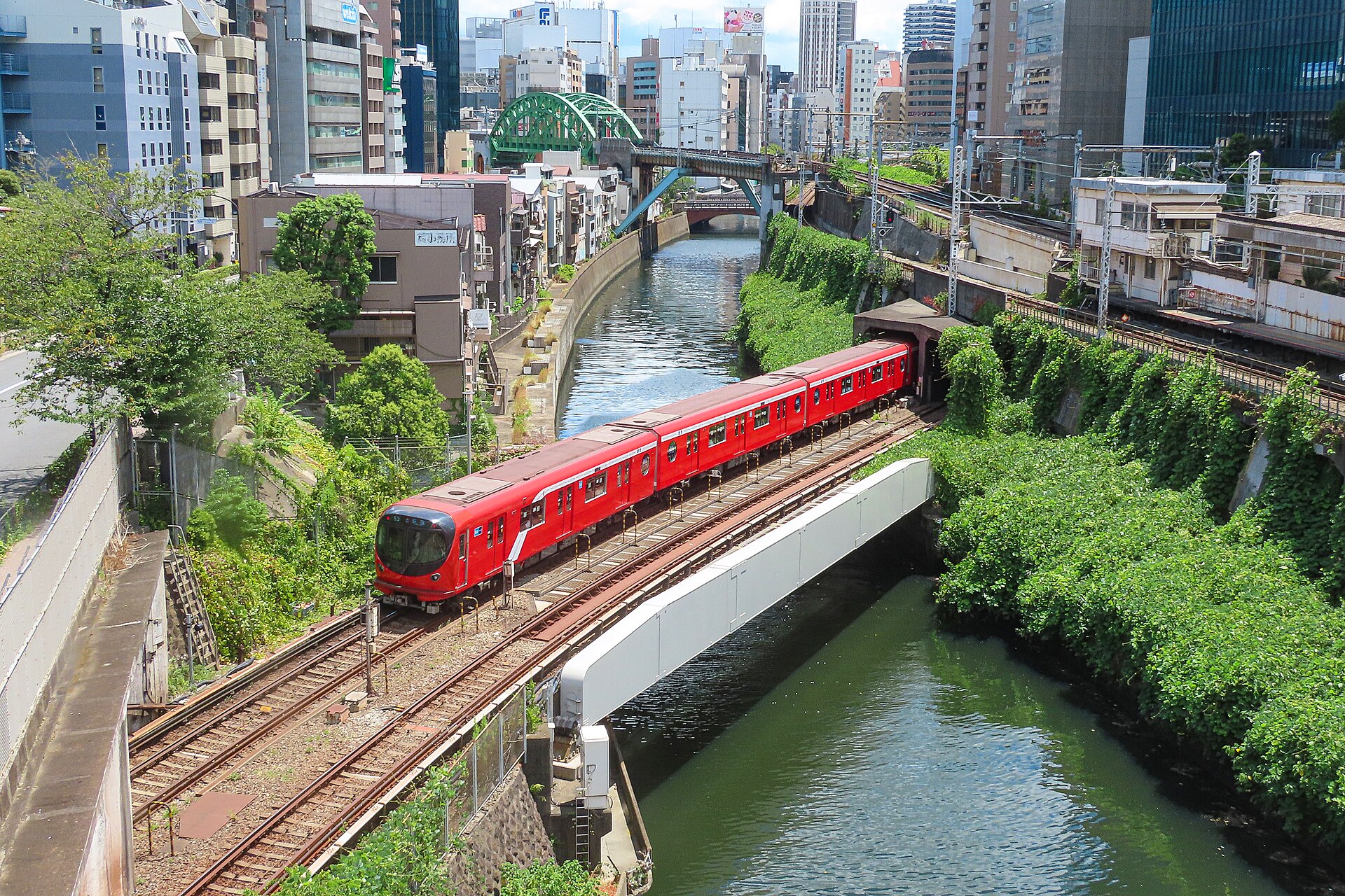 Imagem de referência de Linha Marunouchi, descrito nos dados abertos como linha de metrô em Tóquio, Japão