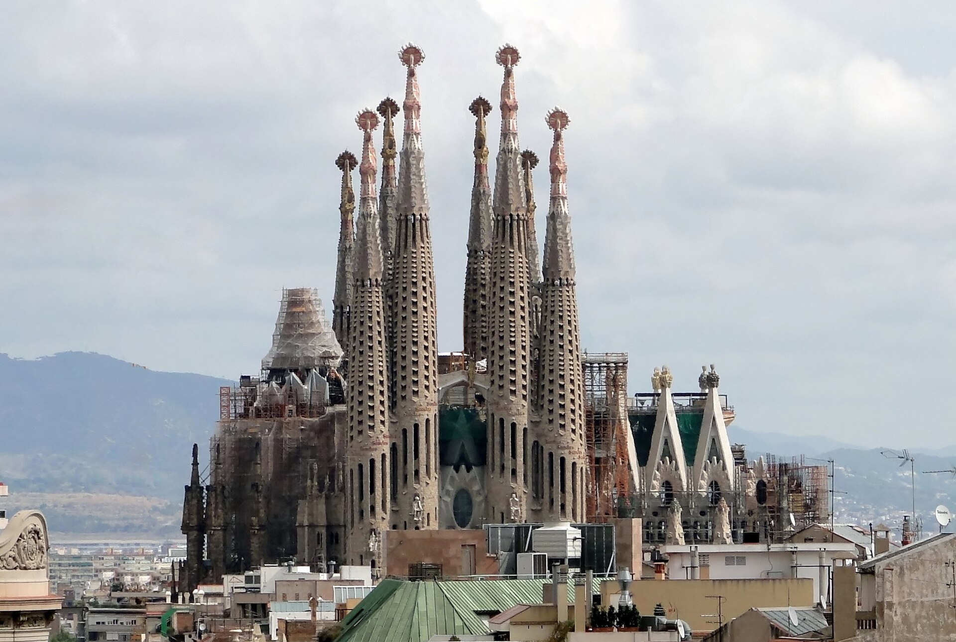 Imagem de referência de A Sagrada Família., descrito nos dados abertos como pintura de Rembrandt