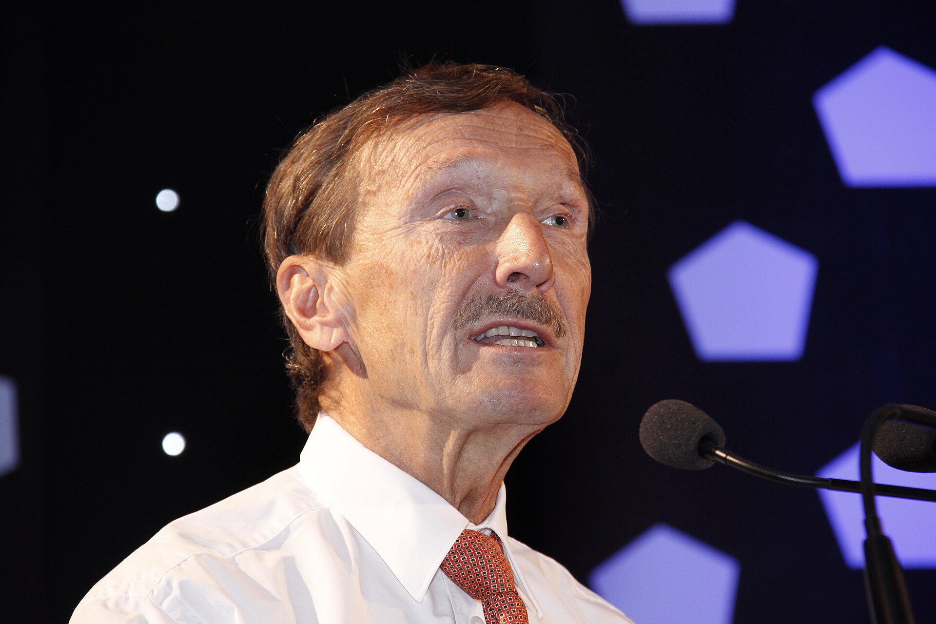 Imagem de referência relacionada a Rolf Zinkernagel, item descrito como imunologista de Suíça