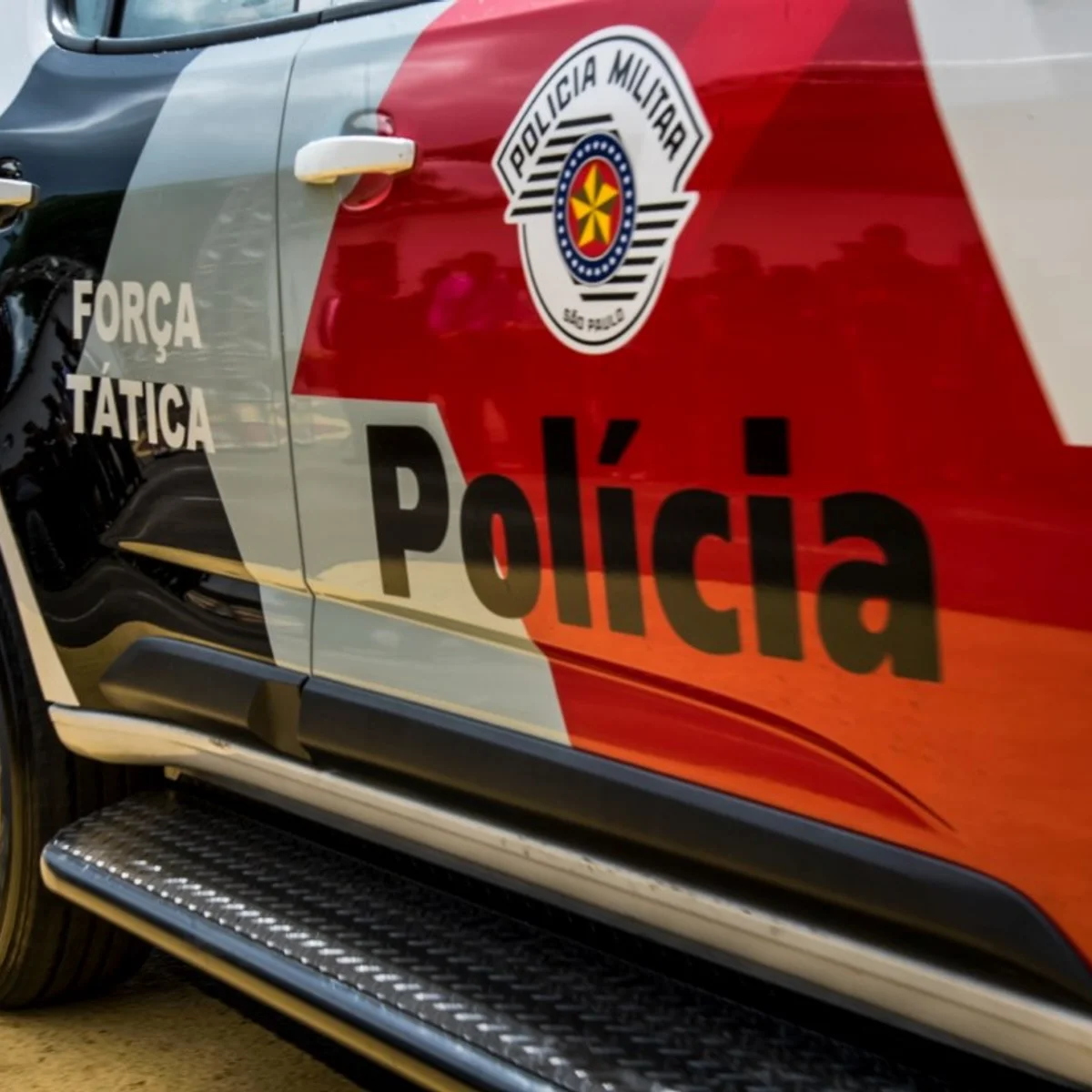 Após ameaçar esposa, médico é morto em troca de tiros com a polícia
