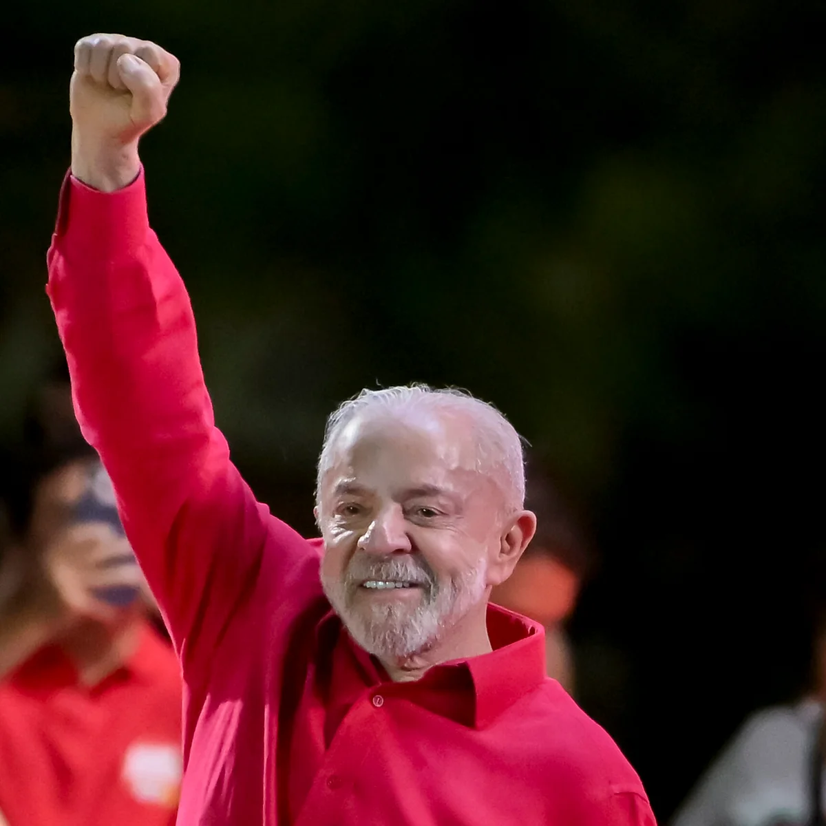 Lula prega respeito à Constituição e diz que vai trabalhar com Congresso