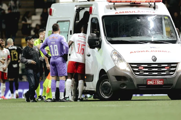 Bragantino atualiza situação de Alix Vinícius após choque de cabeça