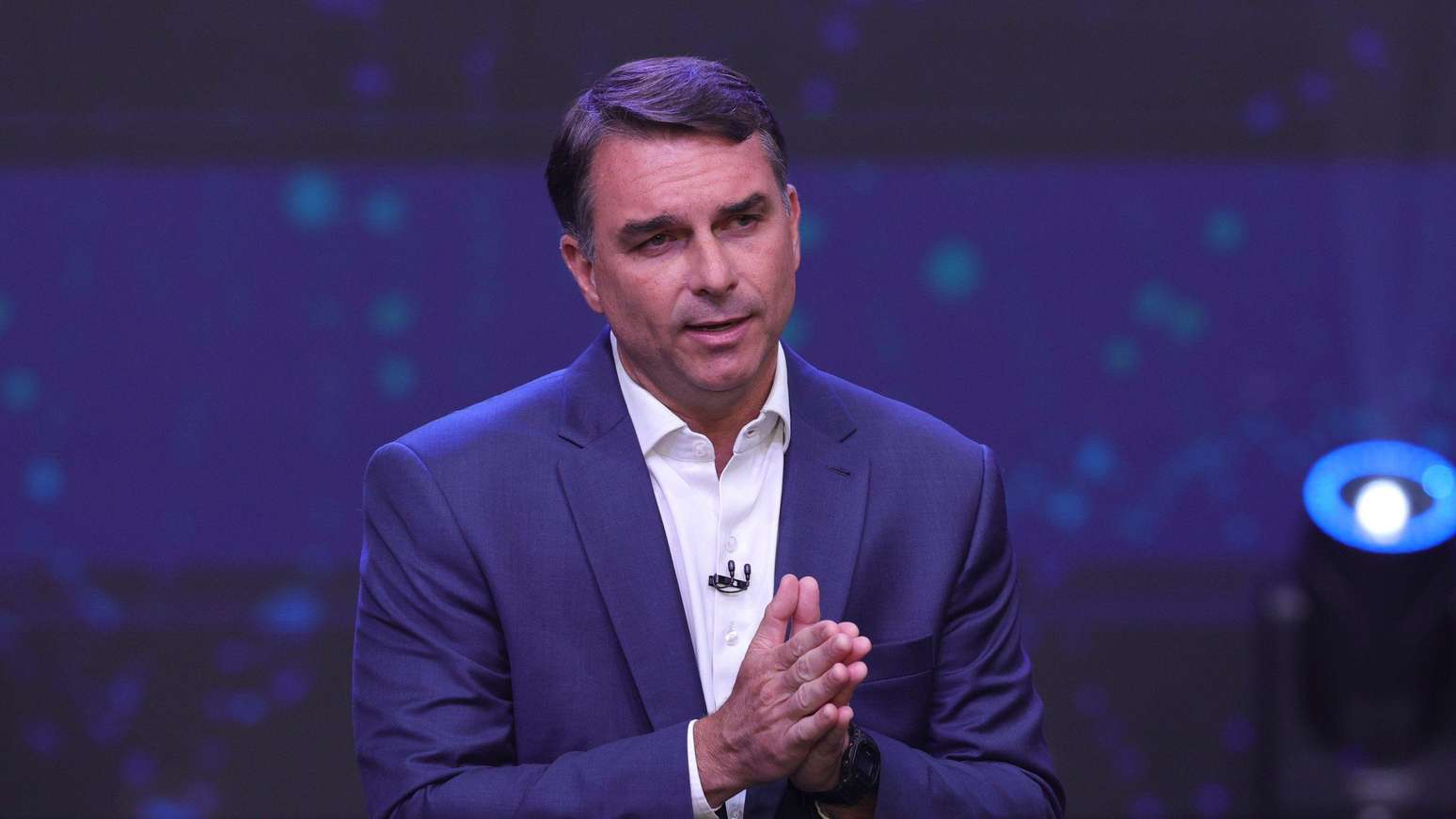 "A conta n&atilde;o fecha", dizem economistas, sobre propostas de Fl&aacute;vio Bolsonaro para as contas p&uacute;blicas