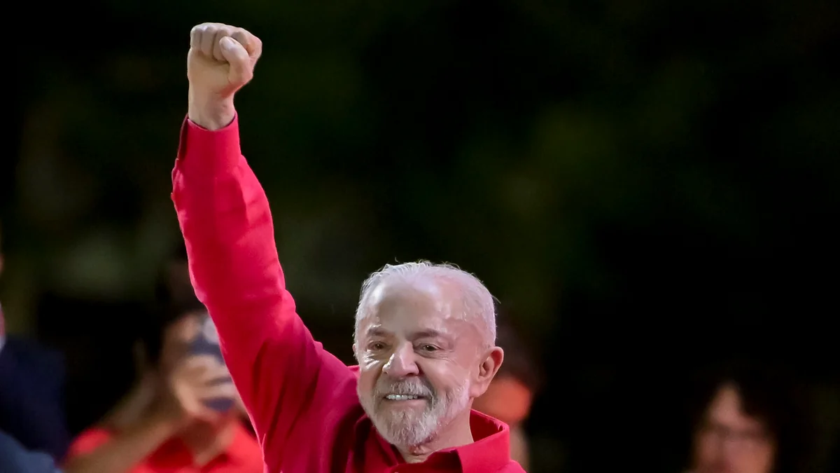Lula prega respeito à Constituição e diz que vai trabalhar com Congresso