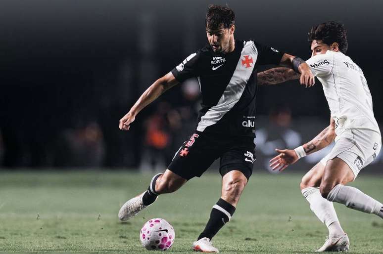 Marino desencanta, e Vasco vira contra o Corinthians em São Januário