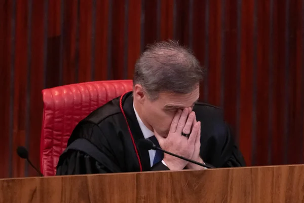 Pastor primo de André Mendonça doa para campanha de Lula