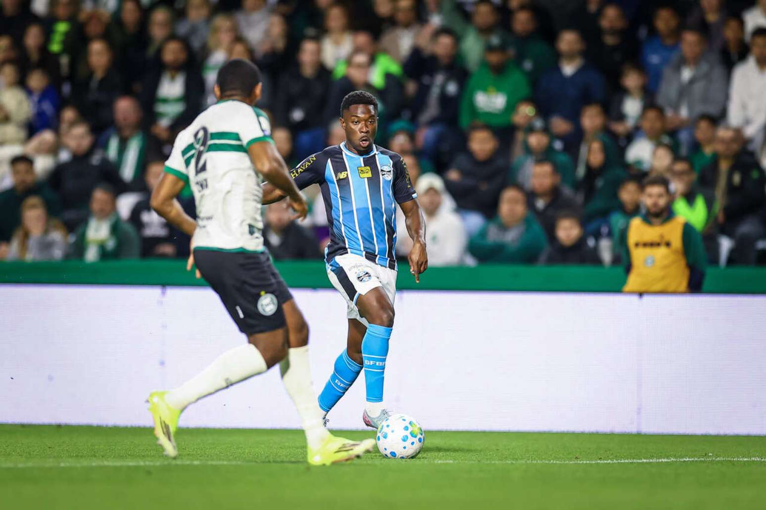 Gr&ecirc;mio teve uma boa atua&ccedil;&atilde;o e venceu o Coritiba no Couto Pereira &ndash; FOTO: LUCAS UEBEL/GREMIO FBPA