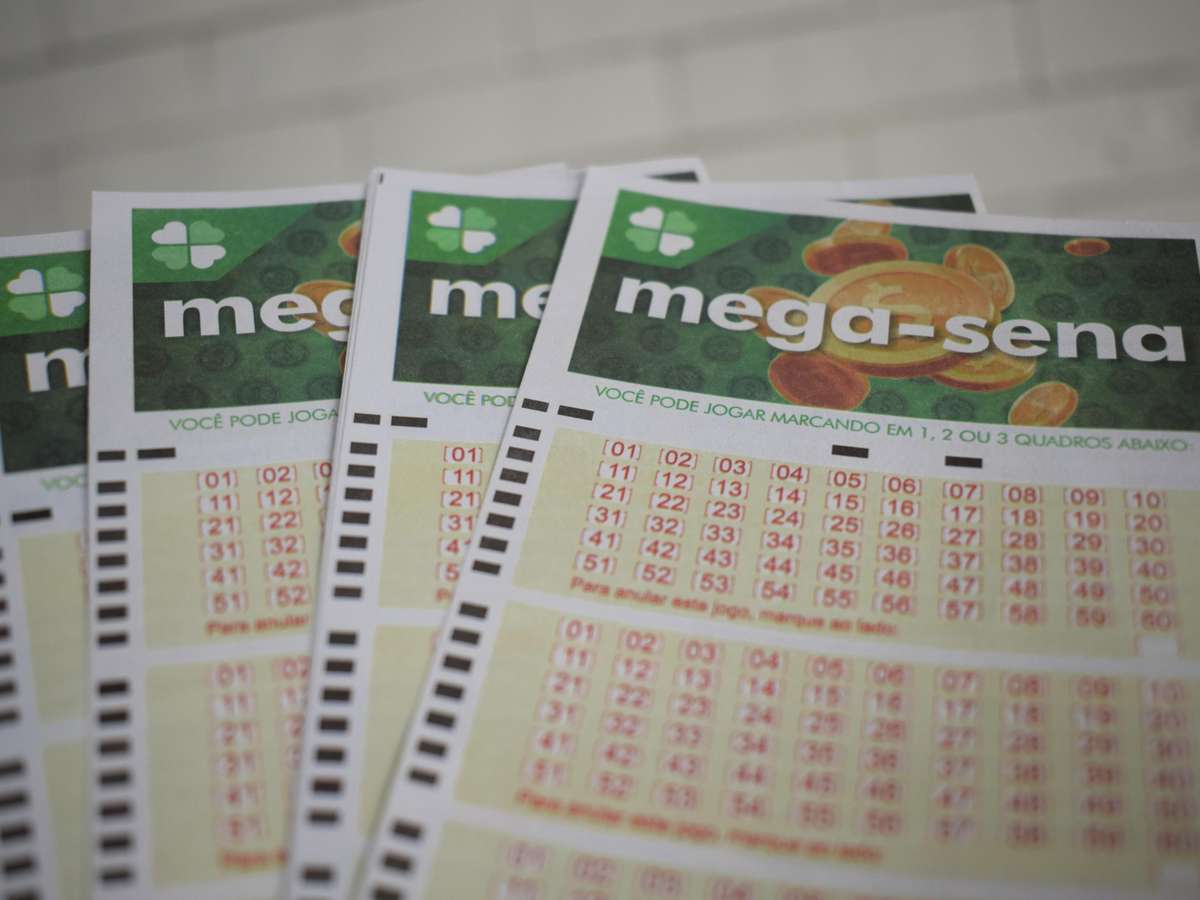 Mega-Sena pode pagar R$ 230 milhões neste sábado; veja horário do sorteio