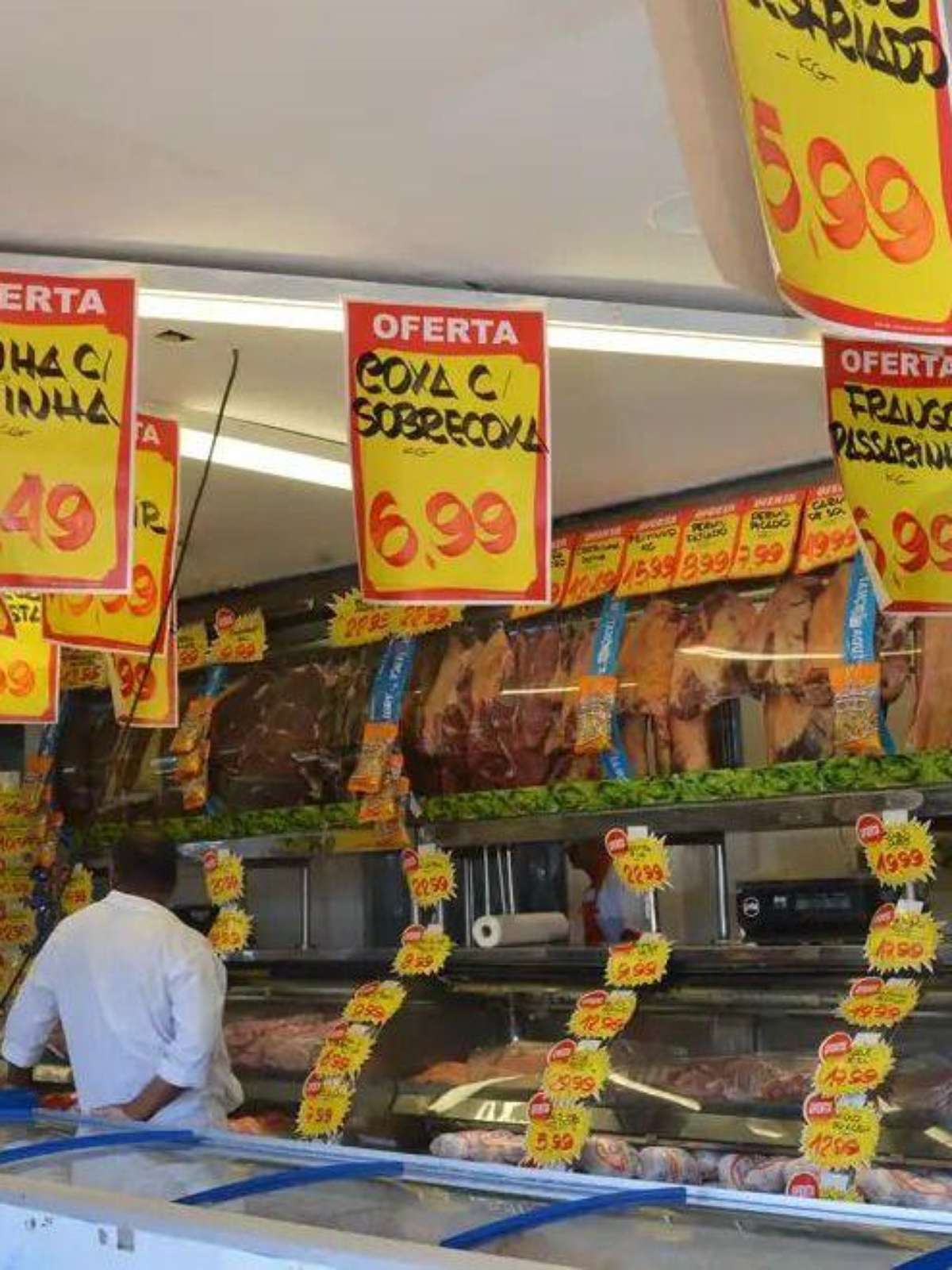 Os sinais vermelhos da economia em 2027 e o que Flávio e Lula propõem para eles