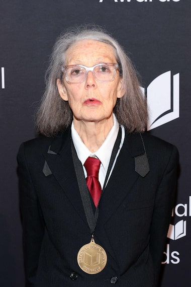Prêmio Nobel de Literatura 2026 vai para a escritora canadense Anne Carson