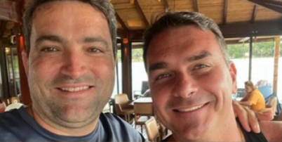 Willer Tomaz e Flávio Bolsonaro dizem publicamente que são amigos Foto: Reprodução/X