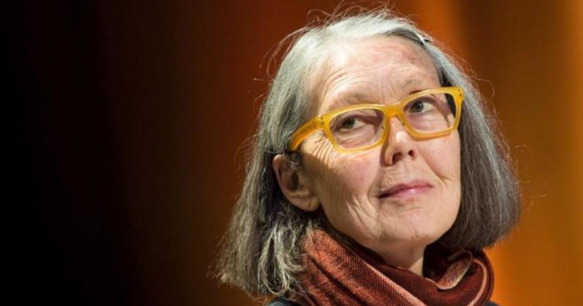 Prêmio Nobel de Literatura 2026 vai para a escritora canadense Anne Carson