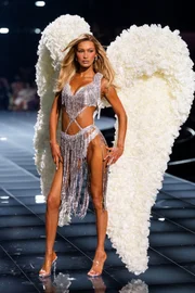 Victoria's Secret é criticada por rejeitar Angels e escalar influenciadores