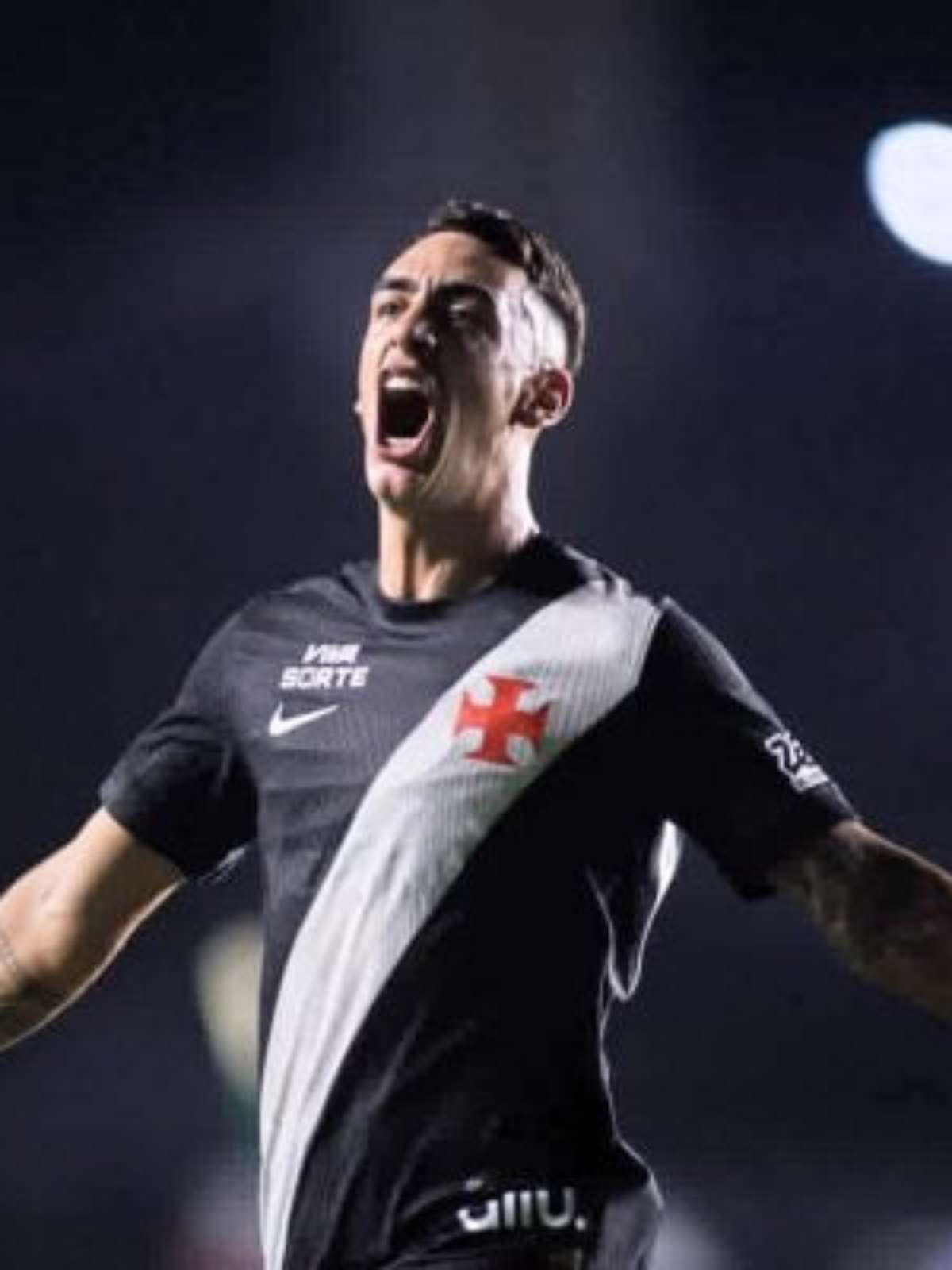 Marino desencanta, e Vasco vira contra o Corinthians em São Januário