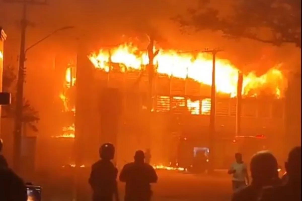 Imagem colorida mostra incêndio na UFPE - Metrópoles