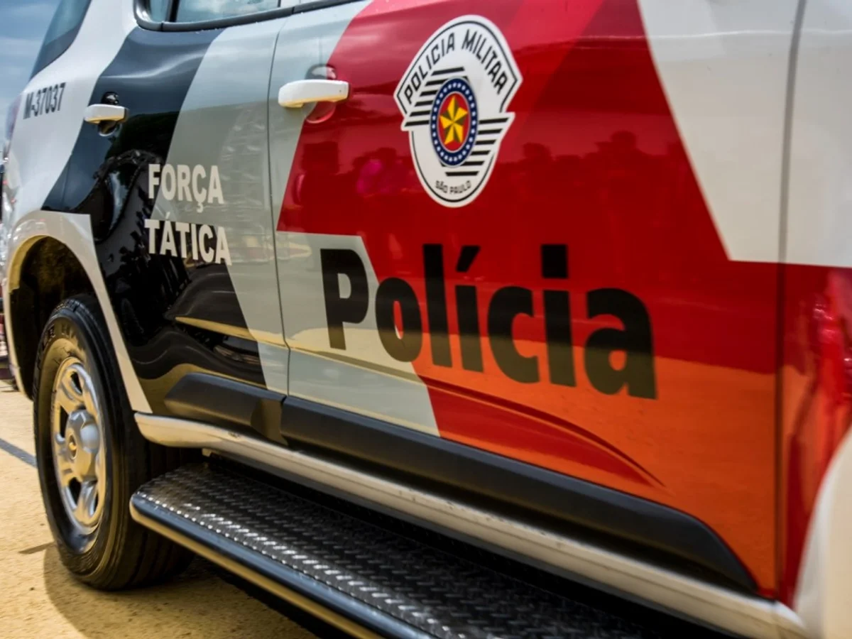 Após ameaçar esposa, médico é morto em troca de tiros com a polícia