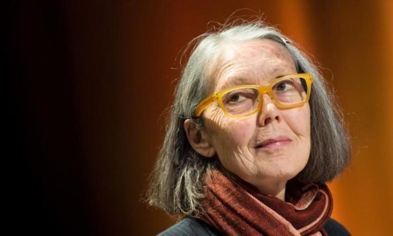 Prêmio Nobel de Literatura 2026 vai para a escritora canadense Anne Carson