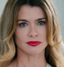 Alinne Moraes caracterizada para interpretar Vanessa Foto: Reprodução | Globoplay