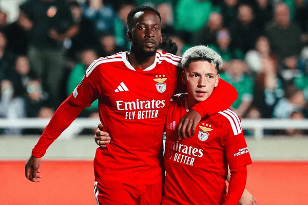 Com Juventus, Milan e Benfica em campo, veja os resultados da Liga Europa - destaque galeria