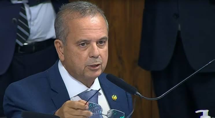 Líder da oposição chama debate sobre escala 6x1 de ‘oportunista’ e cobra rito sem ‘atropelo’