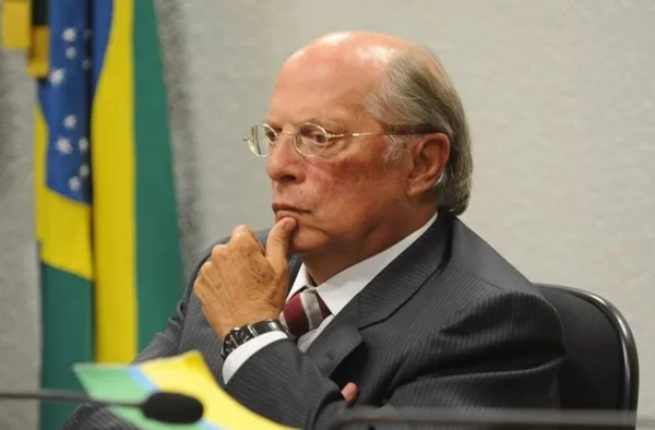 Autor do impeachment de Dilma diz que votar em Flávio é “legitimar golpe” - destaque galeria