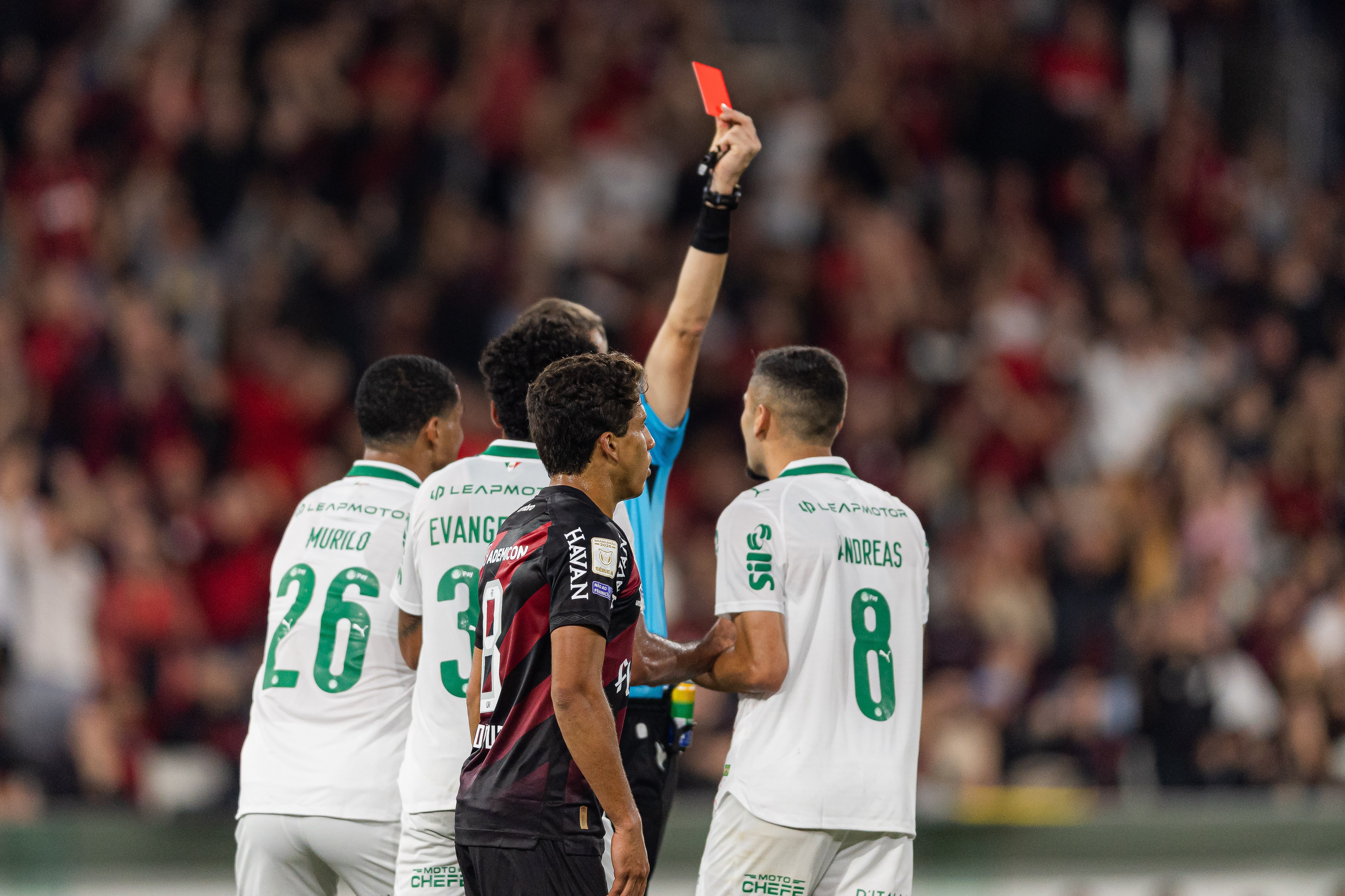 Análise: Palmeiras roda time, vence com um a menos e se supera para brigar por título brasileiro