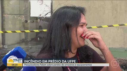 Professora da UFPE chora por causa de incêndio que destruiu prédio de pesquisas