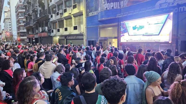 Flávio Bolsonaro vence na América Latina em número de votos; Lula ganha em Buenos Aires