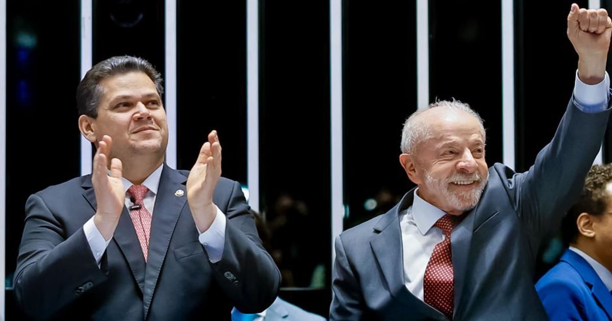 ‘Quando sociedade vai para rua e exige, a gente conquista’, diz Lula após promulgação do fim da 6x1